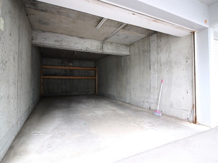 物件外観写真5　(駐車場)