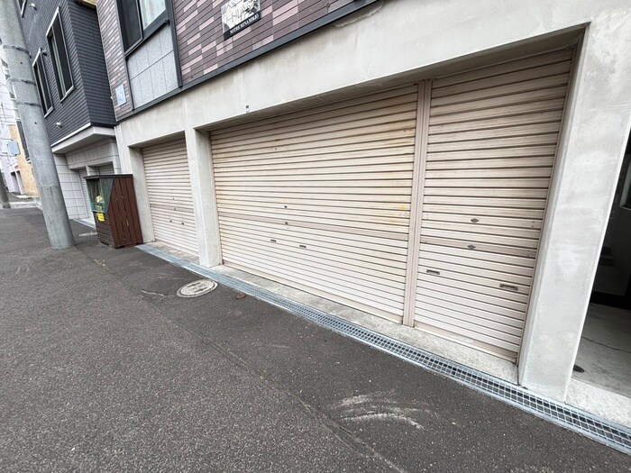 物件外観写真3　(駐車場)