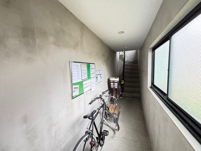 物件外観写真4　(エントランス部分)