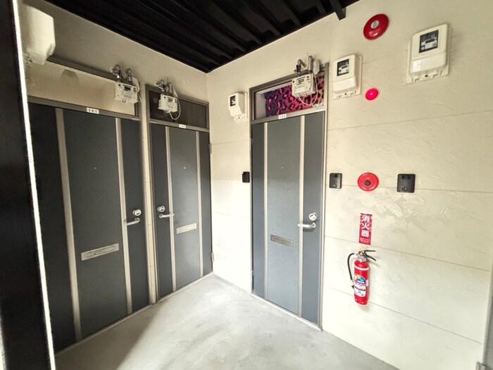 物件外観写真5　(エントランス部分)