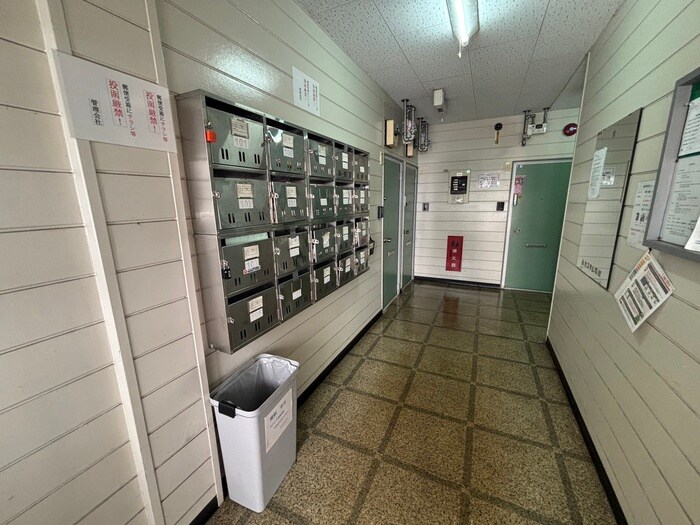 物件外観写真4　(エントランス部分)