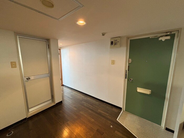 物件内観写真18　(玄関)