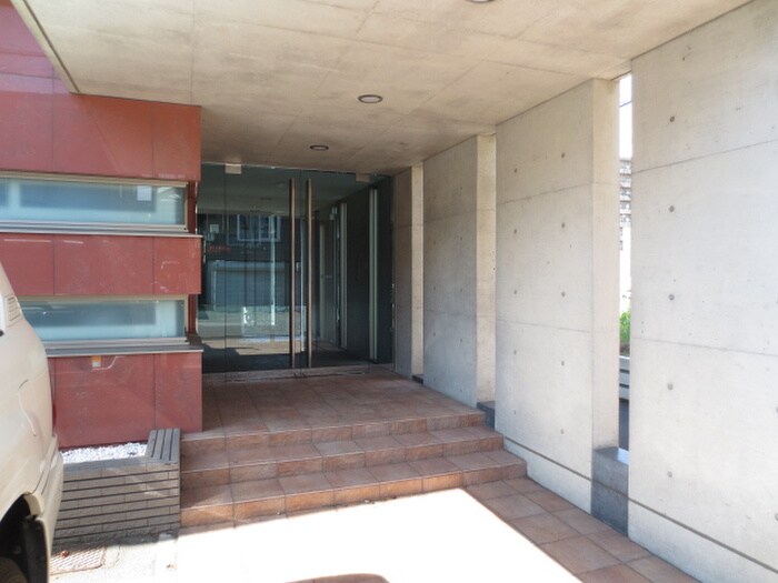 物件外観写真4　(エントランス部分)