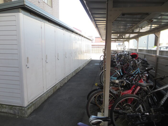 物件外観写真5　(駐輪場)