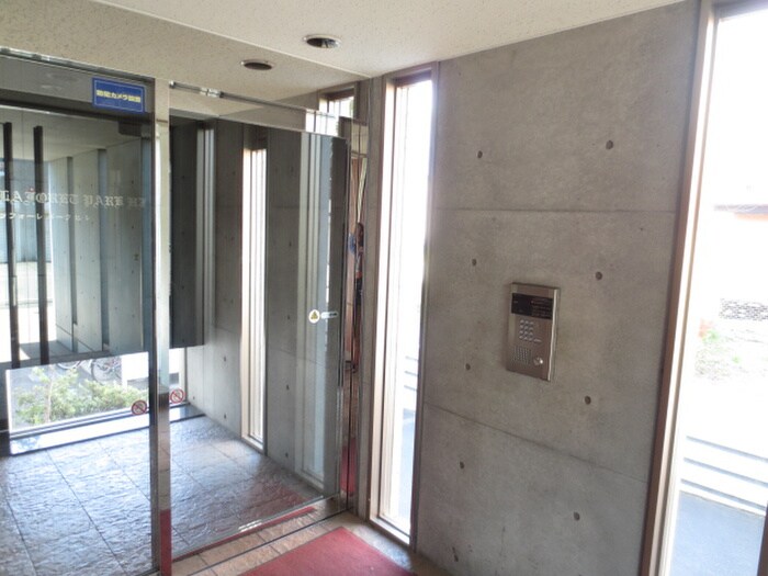 物件外観写真6　(エントランス部分)