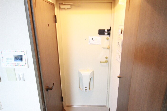 物件内観写真16　(玄関)