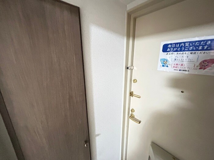 物件内観写真18　(玄関)