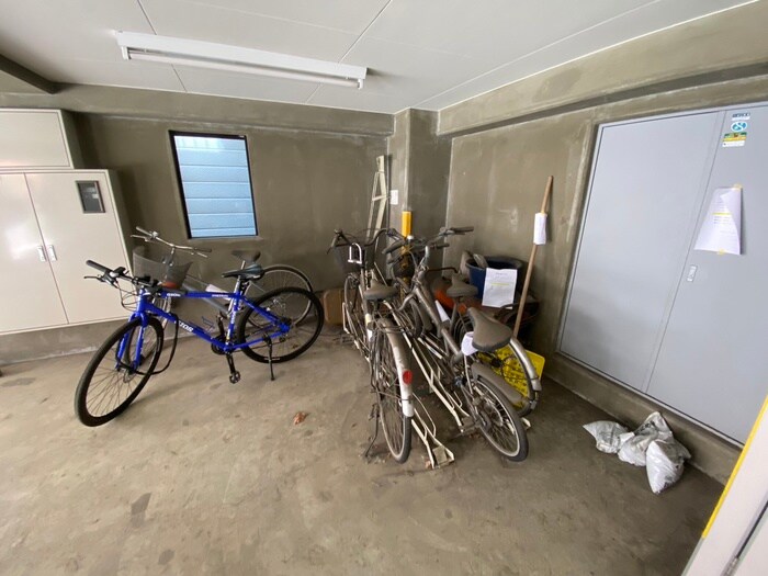 物件外観写真5　(駐輪場)