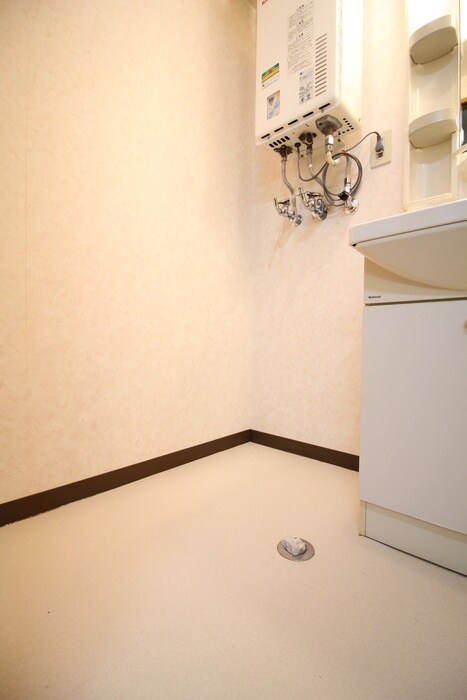 物件内観写真14　(洗濯機置場)