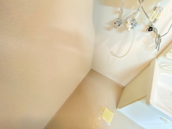 物件内観写真15　(洗濯機置場)