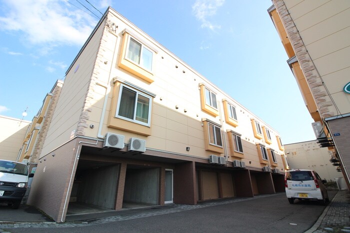 物件外観写真1　(外観写真)