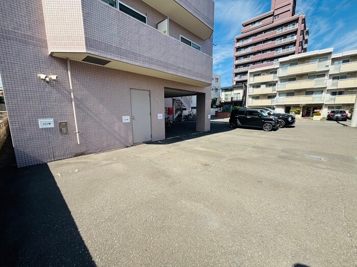 物件外観写真4　(駐車場)