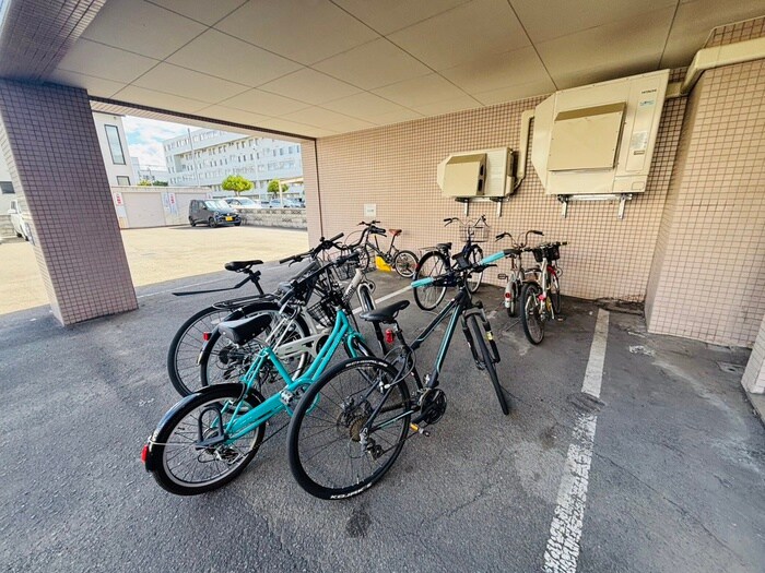物件外観写真6　(駐輪場)