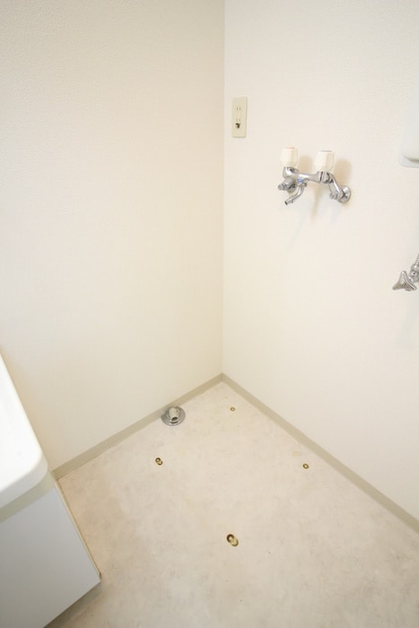 物件内観写真15　(洗濯機置場)