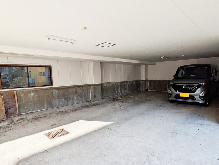 物件外観写真4　(駐車場)