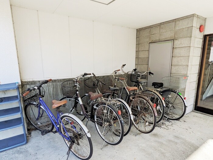 物件外観写真5　(駐輪場)