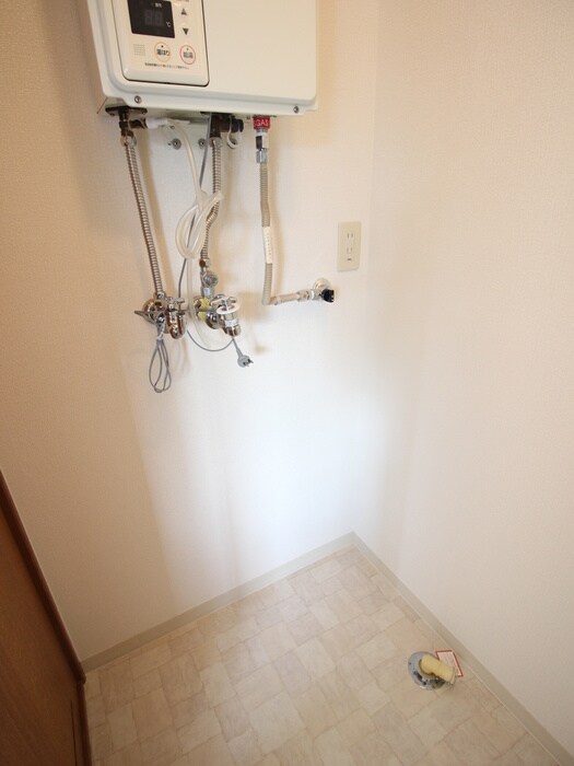 物件内観写真17　(洗濯機置場)
