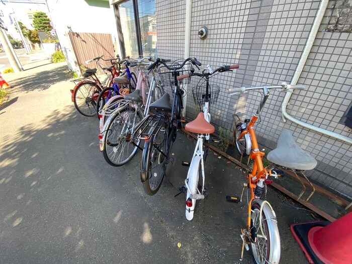 物件外観写真4　(駐輪場)