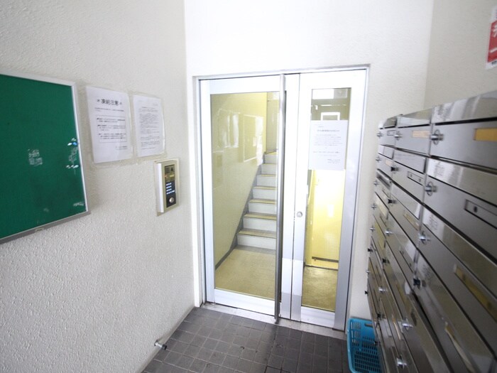 物件外観写真6　(エントランス部分)