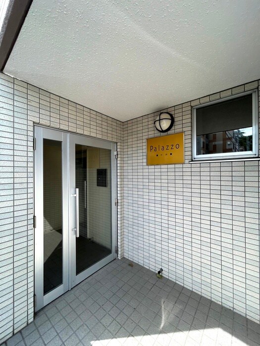 物件外観写真4　(エントランス部分)