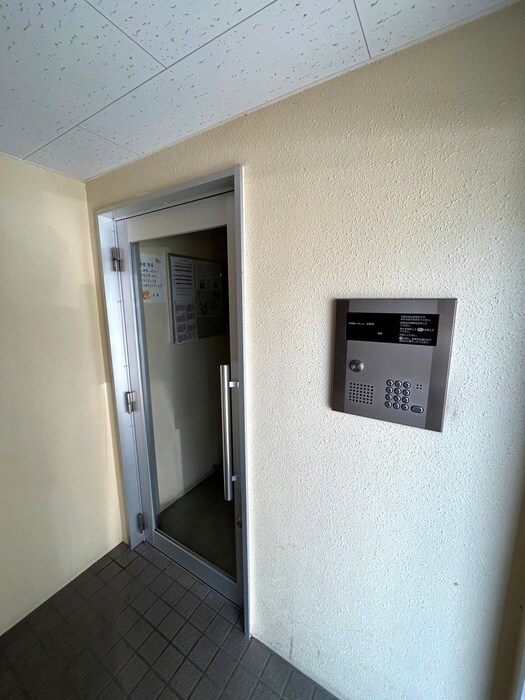 物件外観写真5　(エントランス部分)