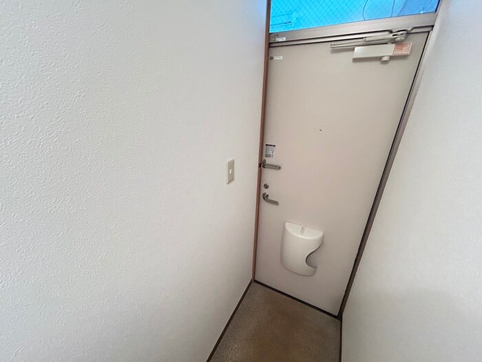 物件内観写真16　(玄関)