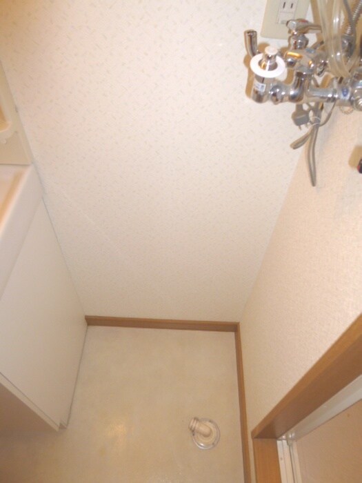 物件内観写真11　(洗濯機置場)