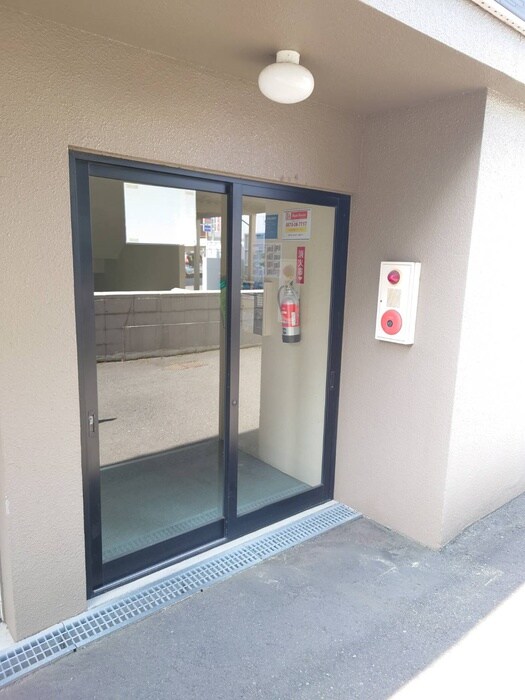 物件外観写真4　(エントランス部分)