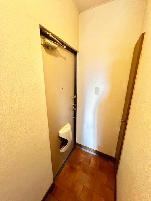 物件内観写真16　(玄関)