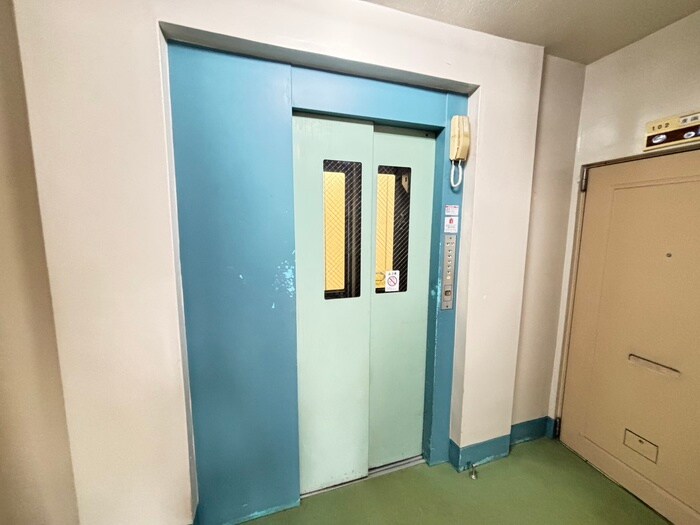 物件外観写真5　(エントランス部分)