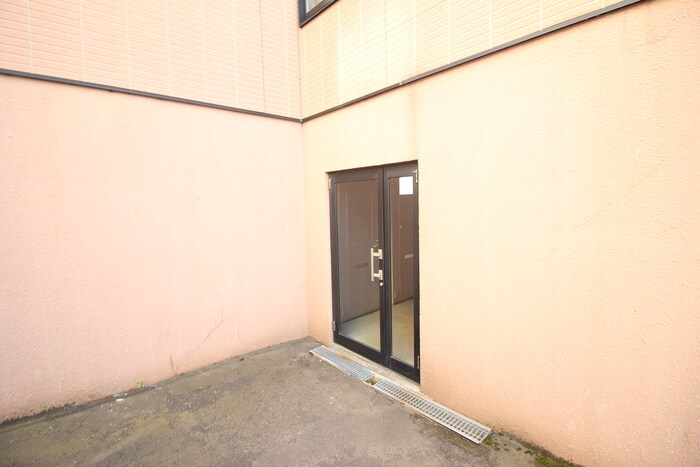 物件外観写真4　(エントランス部分)