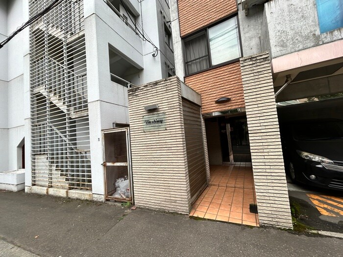 物件外観写真4　(エントランス部分)