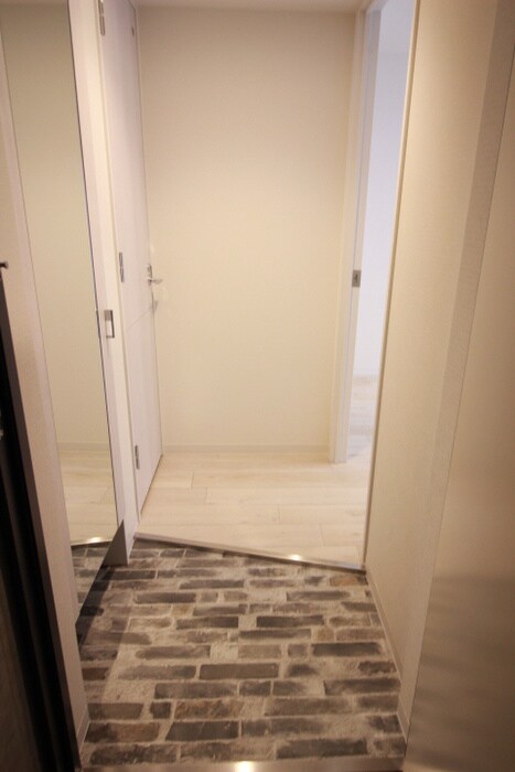 物件内観写真16　(玄関)