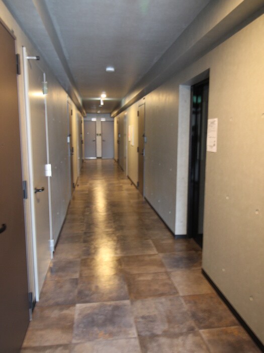 物件外観写真4　(エントランス部分)