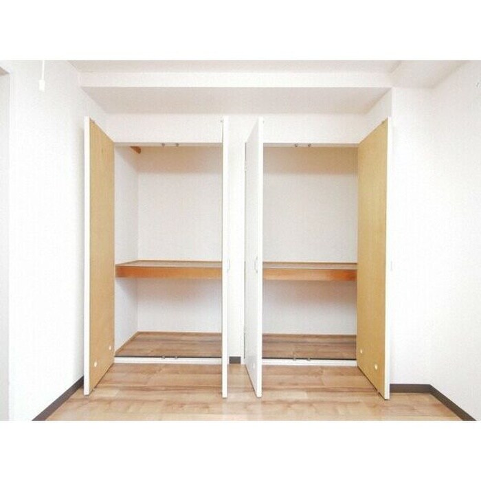 物件内観写真6　(収納)