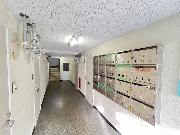 物件外観写真6　(エントランス部分)