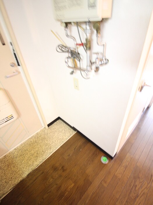 物件内観写真16　(洗濯機置場)