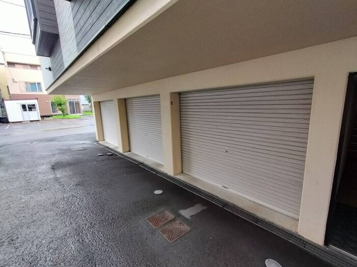 物件外観写真6　(駐車場)