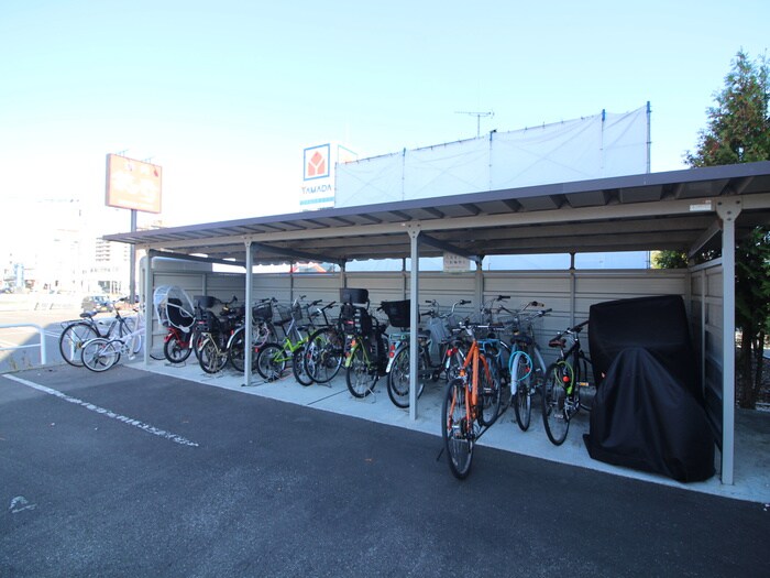 物件外観写真4　(駐輪場)