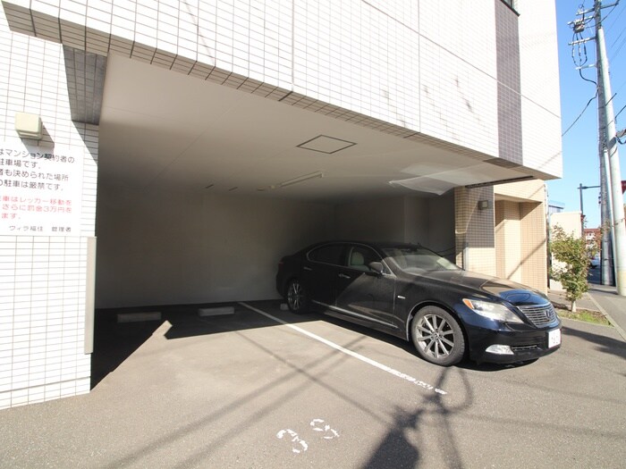 物件外観写真5　(駐車場)