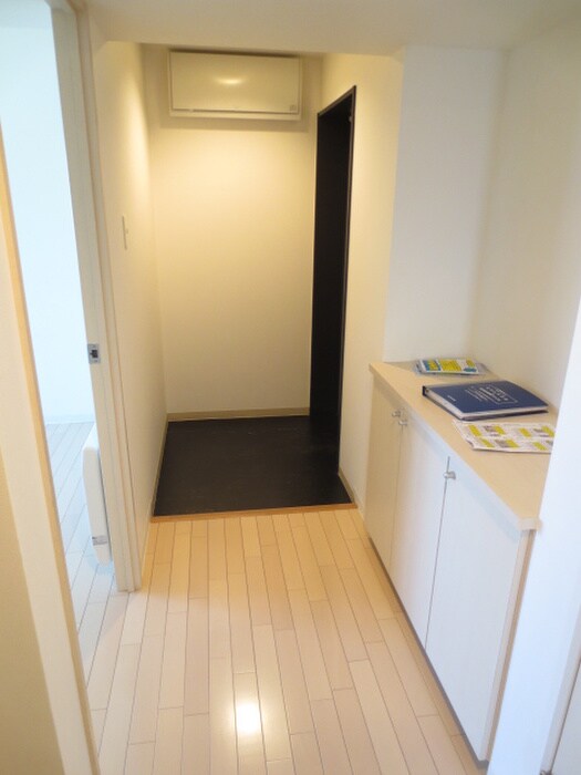 物件内観写真16　(玄関)