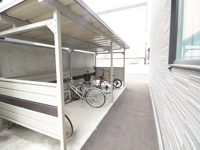 物件外観写真3　(駐輪場)