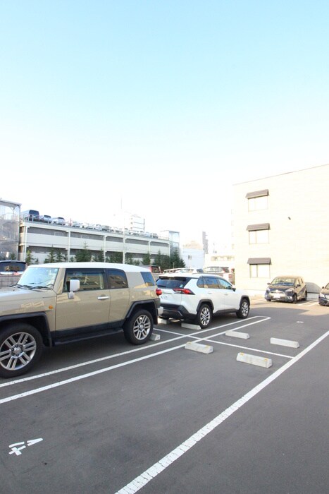 物件外観写真6　(駐車場)
