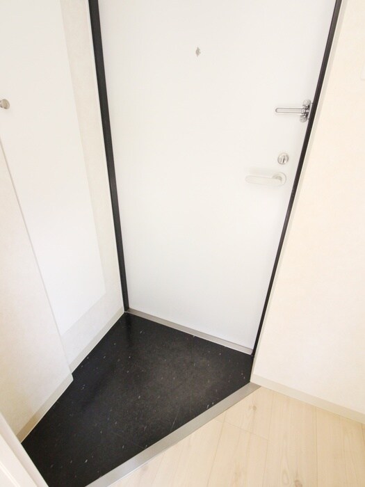 物件内観写真16　(玄関)