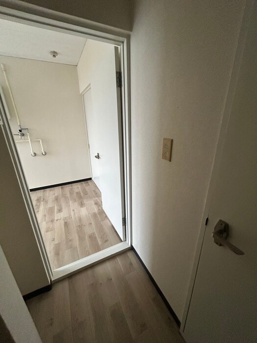 物件内観写真16　(玄関)