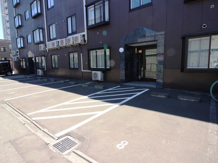 物件外観写真3　(駐車場)