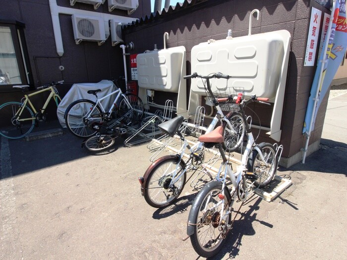 物件外観写真5　(駐輪場)