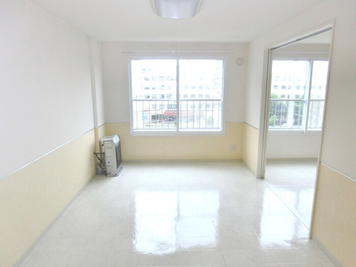 物件内観写真3　(居室)