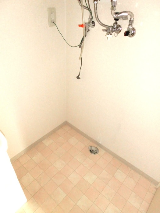 物件内観写真9　(洗濯機置場)