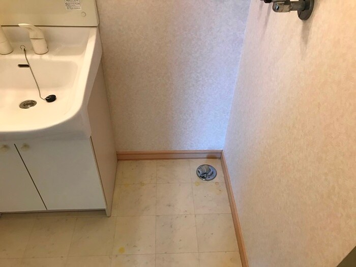 物件内観写真18　(洗濯機置場)